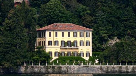 villa le fontanelle como versace vendita|Sotheby’s Versace villa sale beats estimates .